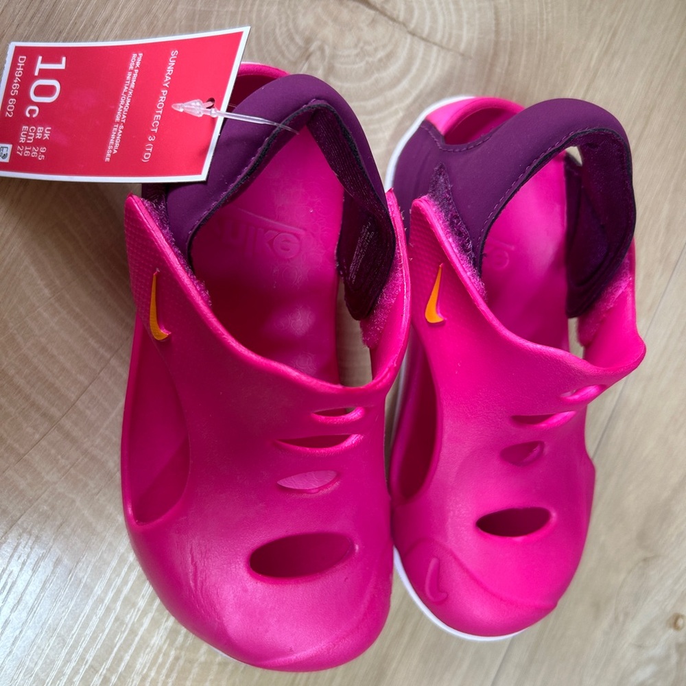 Nike Sunday protect 3 (Toddler) Pink. Size 10. NEW. Water shoes, pool shoes